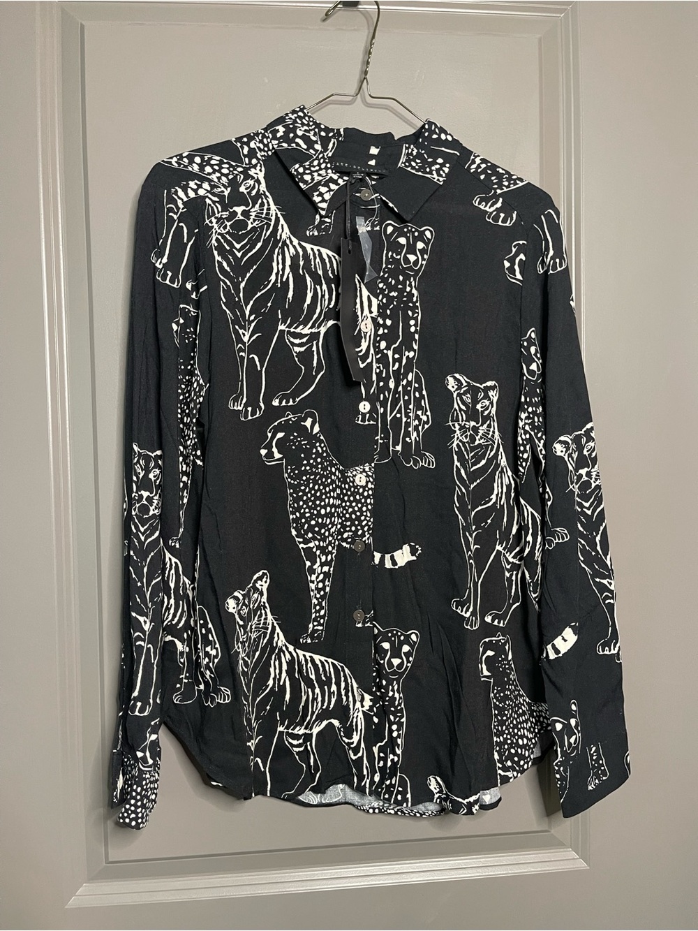 Jane and Delancey Black and White Button-Down Animal Print Blouse small safari
